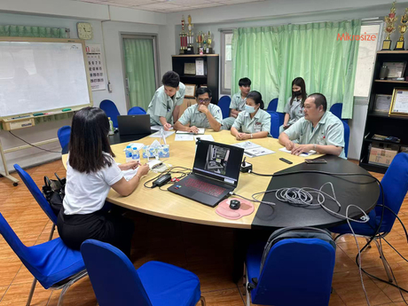 A Mikrosiez sales rep is demonstrating a Video Measuring System to a Thai customer.jpg